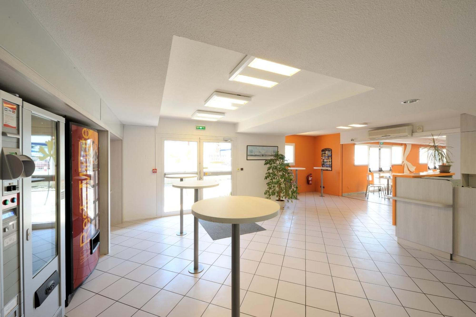 Hotel Kennedy Parc Des Expositions تارْب المظهر الخارجي الصورة