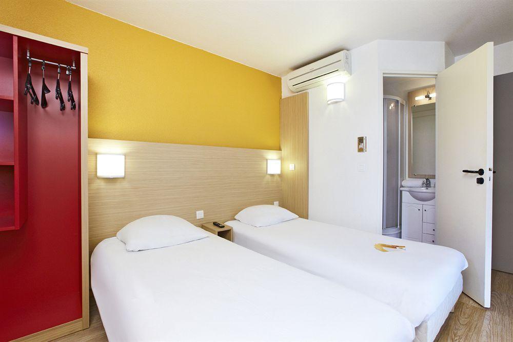 Hotel Kennedy Parc Des Expositions تارْب المظهر الخارجي الصورة