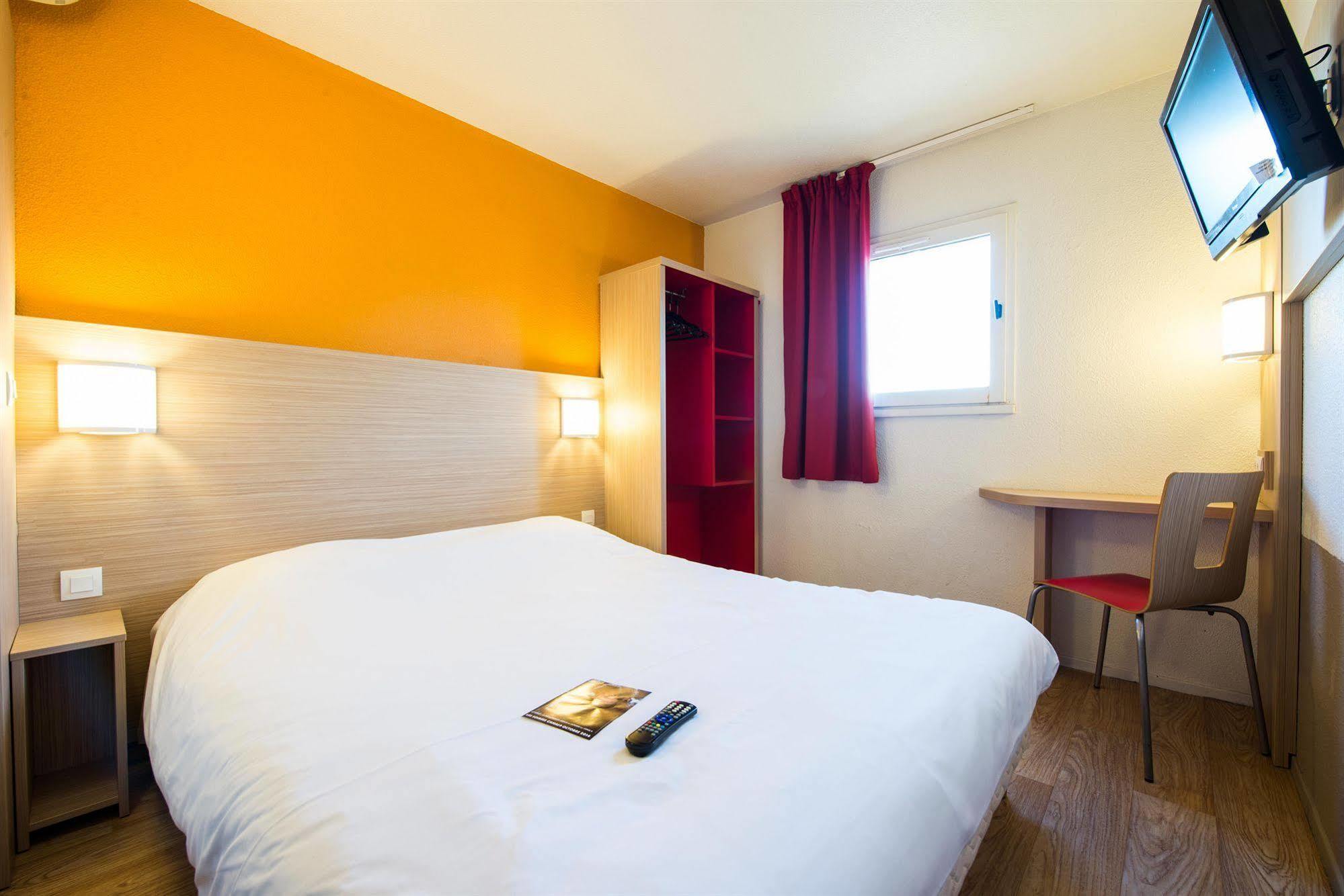 Hotel Kennedy Parc Des Expositions تارْب المظهر الخارجي الصورة