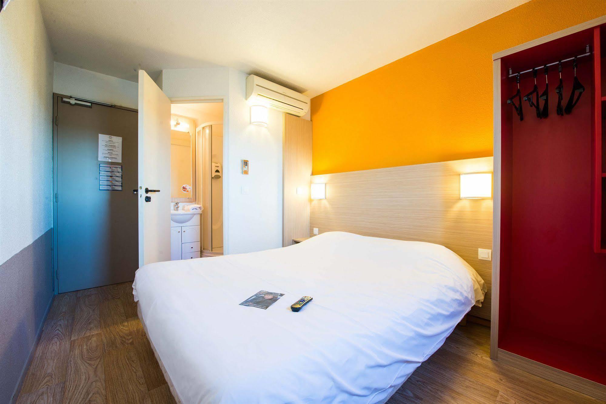 Hotel Kennedy Parc Des Expositions تارْب المظهر الخارجي الصورة