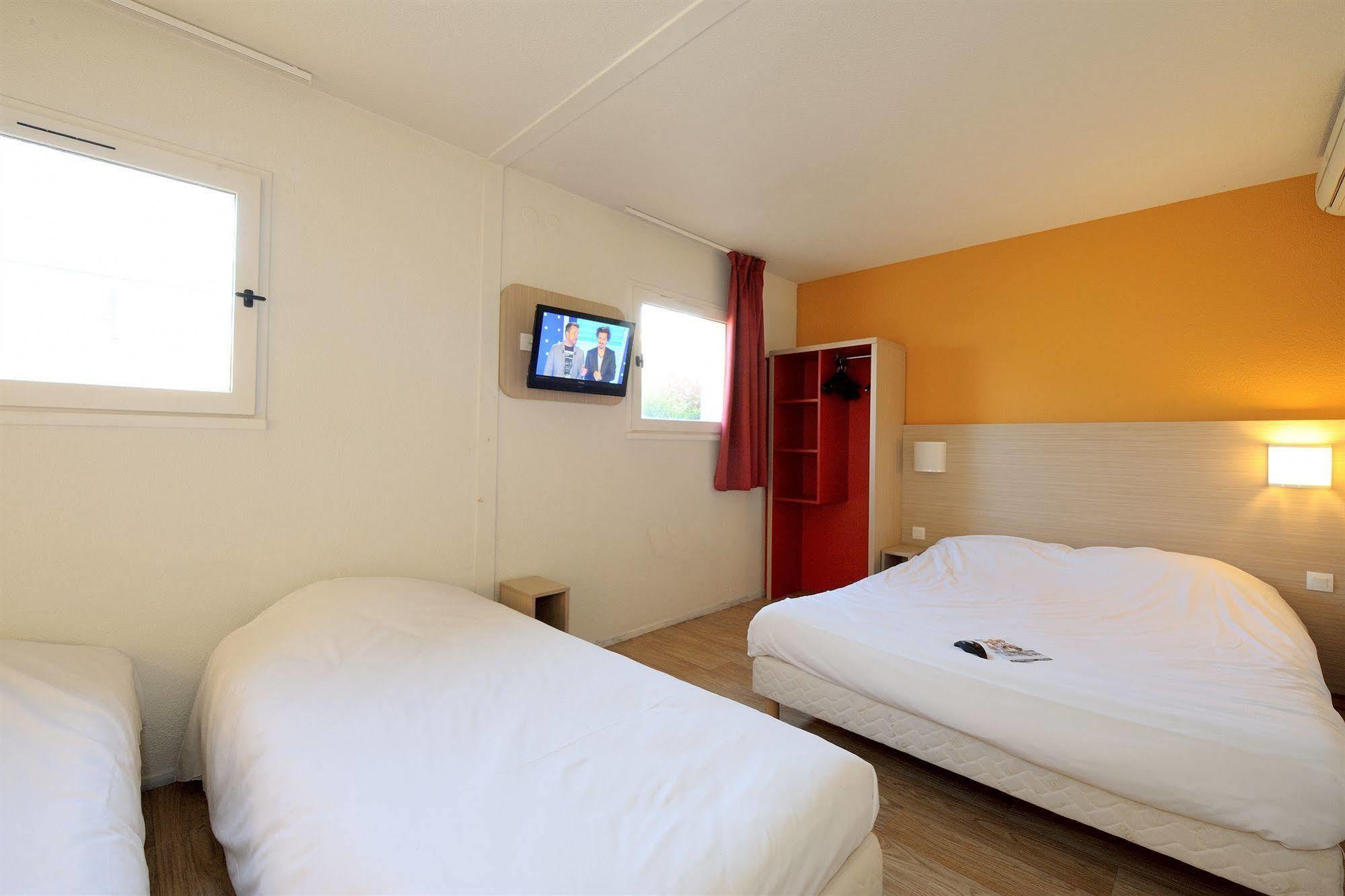 Hotel Kennedy Parc Des Expositions تارْب المظهر الخارجي الصورة