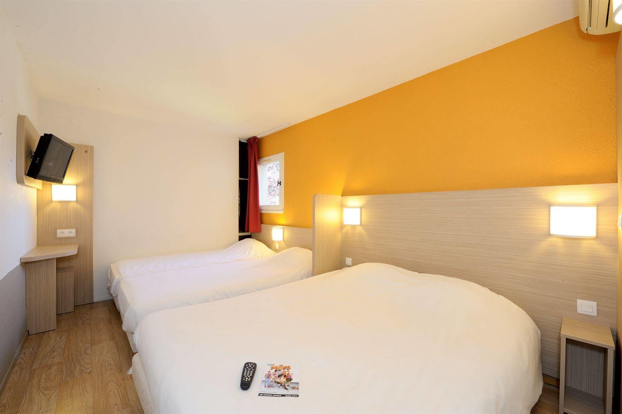 Hotel Kennedy Parc Des Expositions تارْب المظهر الخارجي الصورة