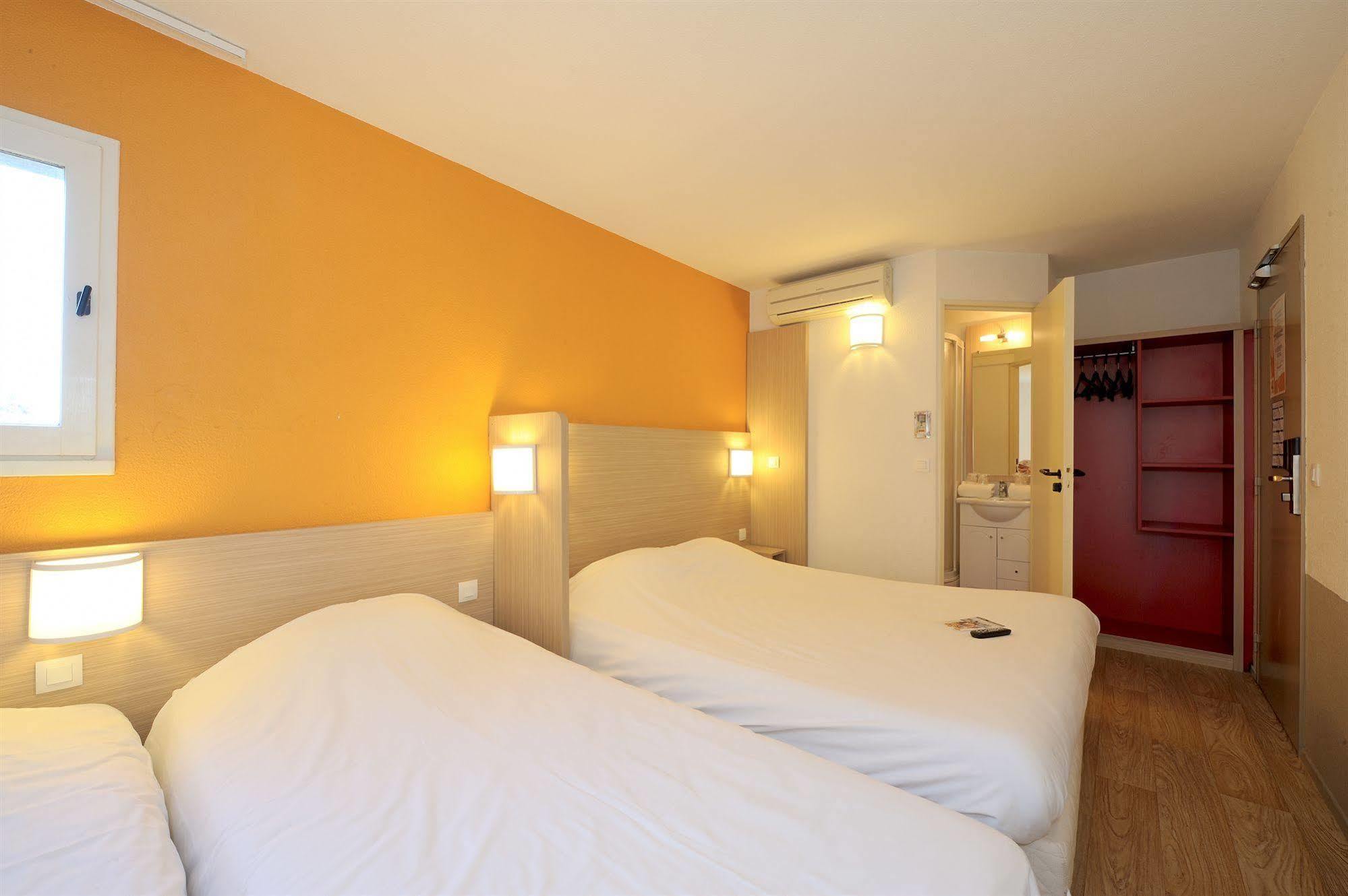 Hotel Kennedy Parc Des Expositions تارْب المظهر الخارجي الصورة